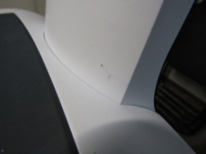 案内ロボット 本体下部に擦れ